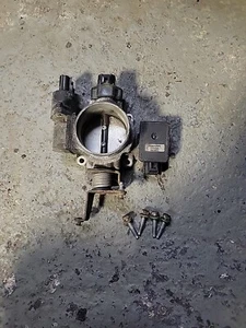 1998-2001 Jeep Cherokee XJ 4.0 Throttle Body - Picture 1 of 4