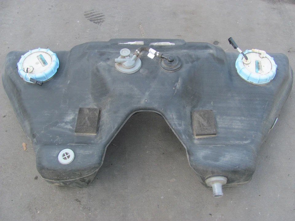 LINCOLN LS FUEL GAS TANK WITH  PUMPS  2000 2001 2002 - Image 1 of 4
