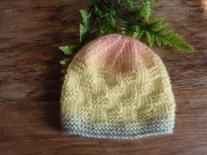 HAND KNITTED BABY BEANIE - Picture 1 of 2