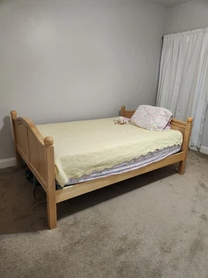 Marco de cama elevador de madera maciza tamaño completo Maxtrix Foto 1 de 4