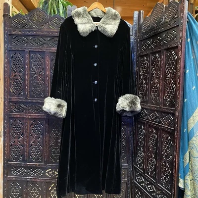 VTG Black Velvet Long Jacket Womens Plus 1X 18/20 Faux Fur Victorian Opera Coat - Image 1 of 4