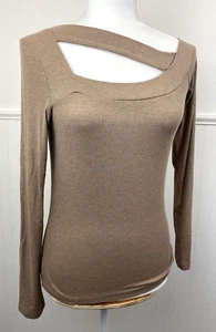 LNA Clothing Damen Med Asymmetrisch Langarm Rippstrick FormFit Mokka Braun - Bild 1 von 5