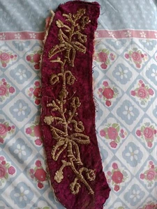 Antique Ottoman Red Velvet Fragment With Gold Metal Embroidery. - Picture 1 of 9