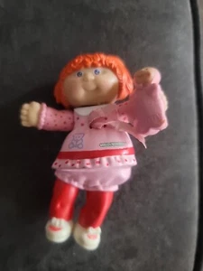 Cabbage Patch Kinder Mädchen orange Haare mit Baby Puppe Vintage Figur PVC 3" 1984 - Bild 1 von 6