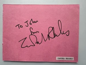 Zandra Rhodes   - Designer -  original Autogramm  - Größe   14 x 10 cm - Picture 1 of 1