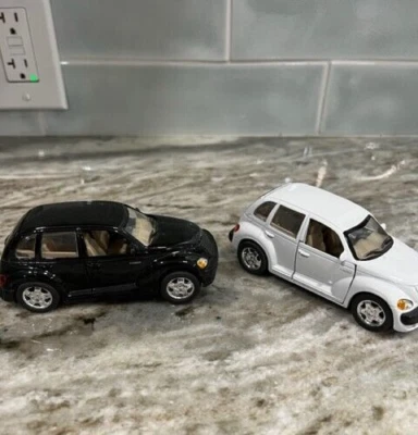 Saico 2000 PT Cruisers 1:32 Scale DP5019 NEW SET Of 2 Black And White - Image 1 of 4