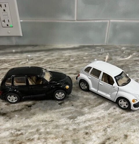 Saico 2000 PT Cruisers 1:32 Scale DP5019 NEW SET Of 2 Black And White - Image 1 of 4