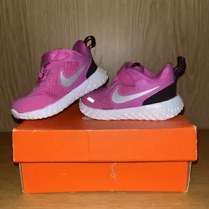 Nike Revolution 5 Kinder Turnschuhe Kleinkind UK3,5 / EUR 19,5 fuchsia / silber gebraucht - Bild 1 von 7