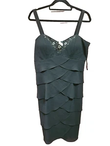 Neu! Ärmelloses schwarzes "gestuftes" Damenkleid Größe 14 mit Strassausschnitt - xc632 - Bild 1 von 7