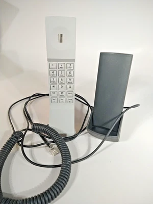 Teléfono Bang & Olufsen Beocom Modelo 1401 y montaje en pared Foto 1 de 4