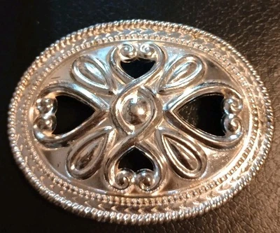 Hebilla de cinturón con patrón de lujo de segunda mano corazones tono plateado brillante  Foto 1 de 4