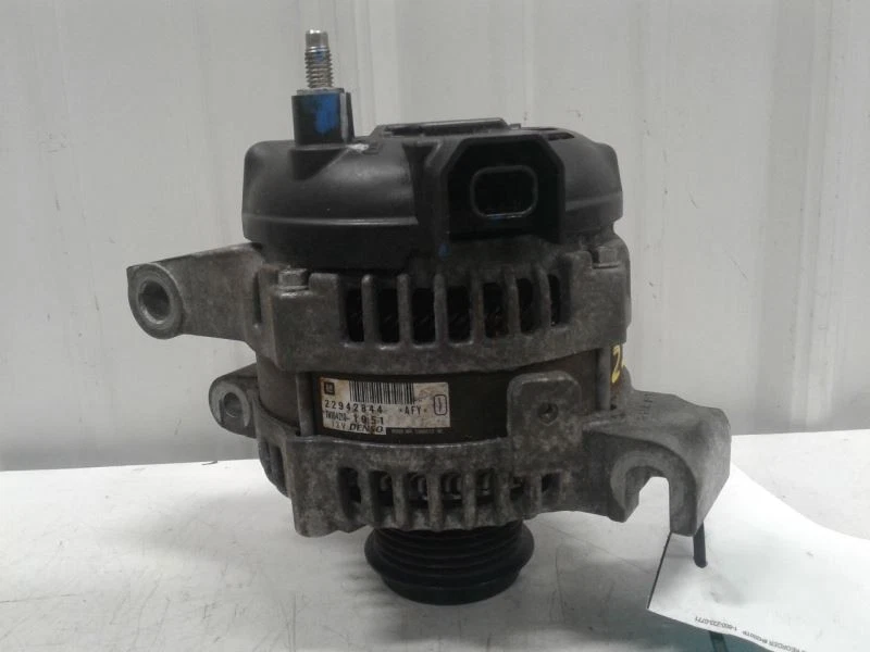 Alternador compatible con 13-15 ATS 987147 Foto 1 de 4
