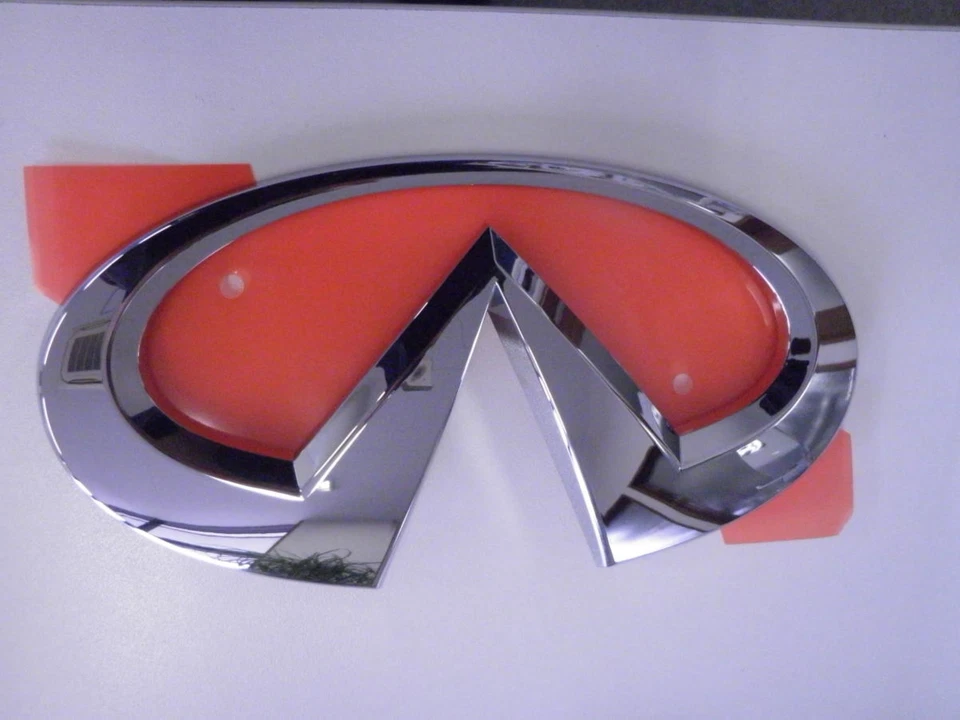 NISSAN INFINITI Genuine Q70 Q70L Front Emblem 62890-4AM0A - Imagem 1 de 1