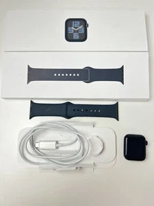 MR9X3CL/A Apple Watch SE (GEN2) 40mm Midnight Al Mid SB S/M -VERROUILLÉ-pour pièces - Photo 1 sur 3