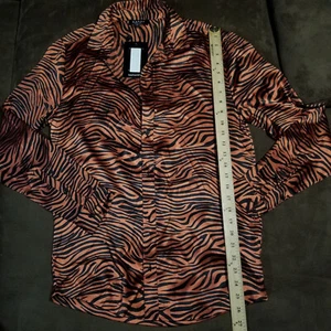 NWT BOOHOO MAN BENGAL TIGER STRIPE SHIRT MENS SMALL ORANGE BLACK STRIPE - Picture 1 of 8