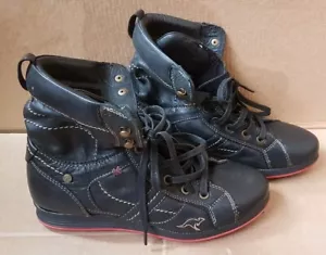 Kangaroos Hombre Botas Negras Urbanas Chic Altura 7" UK 4 EUR 37 Usadas - Imagen 1 de 6