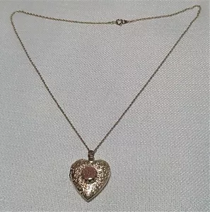 Collar colgante vintage con medallón de corazón en tono dorado y acento de arenisca 18 pulgadas - Imagen 1 de 12