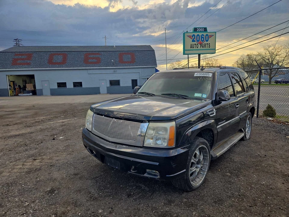 Used Front Upper Upper Control Arm Front fits: 2006 Cadillac Escalade 7300 GVW F - Image 1 of 4