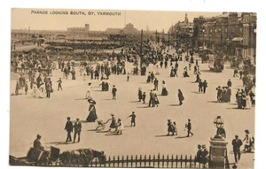 Parade Looking South, Great Yarmouth, Norfolk, Postcard. - Picture 1 of 2
