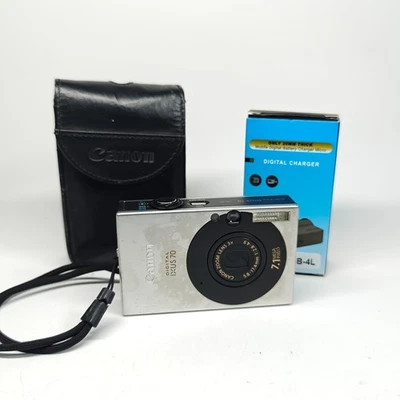 Canon IXUS 70 7.1MP Digital Camera 3x Zoom Silver, Charger, Case - Dust in Lens - Image 1 of 4