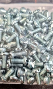 BOLSAS DE TORNILLO PARA MÁQUINA RANURADA M4X10 DE 100 (Pieza: 301B) - Imagen 1 de 2