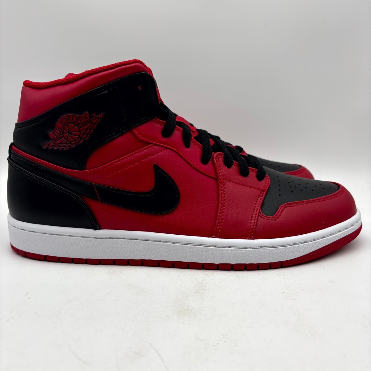 NIKE AIRJORDAN1 mid RED＆BLACK Amazon.com | Nike mens Air Jordan 1 Mid Shoes, Black Gym Red