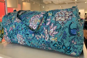 Large Duffel Bag Vera Bradley Quilted Gym Travel Overnight Bag Peacock Garden - Picture 1 of 3