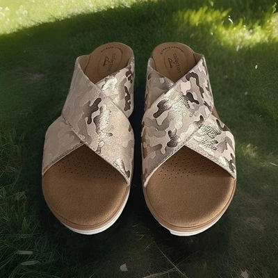 Sandalias de cuña Clarks Jillian Gem marfil camufladas talla 7,5 M Foto 1 de 4