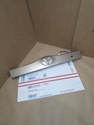 OEM TOYOTA PRIUS HYBRID 04-09 REAR TRUNK TAILGATE HATCH TRIM MOLDING HANDLE LOGO - Image 1 of 4