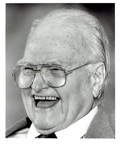 1993 Original Photo comedian Red Skelton laughs at jokes at Boston Wang Center - Picture 1 of 2