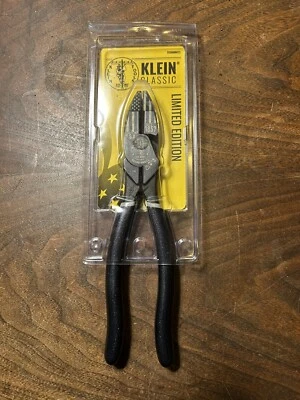 Klein Tools D20009NECL Limited Edition 167th Classic Lineman's Pliers, 9-inch - Image 1 of 3