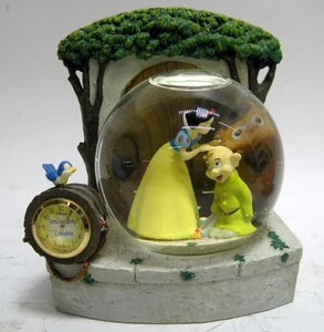 Disney Schneewittchen & Dopey unwiderstehlich liebenswerte Schneekugeluhr - Bild 1 von 8