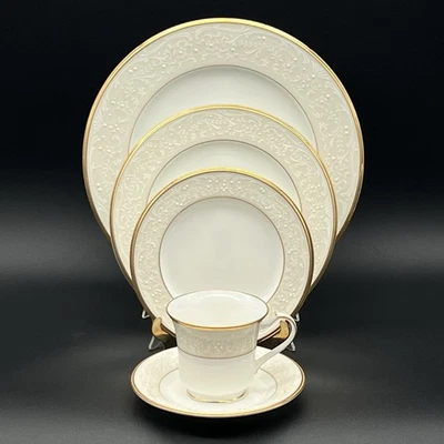 Noritake 4753 White Palace 5 Piece Place Setting With Gold Trim Made In Japan - image 1 of 4