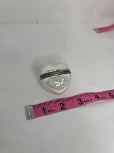 Portagioie a forma di cuore con cerniera in ceramica bianca con scritta Cherish, raro da trovare!! - Foto 1 di 3