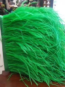 Flecos de plumas de avestruz verde cosidos en pluma 1 yarda (EE. UU.) - Imagen 1 de 2