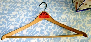Vintage Cooksey Cooksey's Fashions Wooden Hanger Cheyenne Wyoming - Imagen 1 de 5