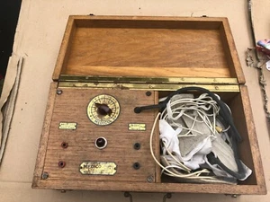 Vecchio apparecchio elettroterapia da 110 a 220 V con marca portatile valigetta elettrica - Foto 1 di 1
