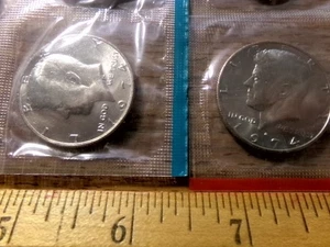 1974 P&D Uncirculated Kennedy Half Dollar 2 Coins Mint Set Cello - Picture 1 of 1