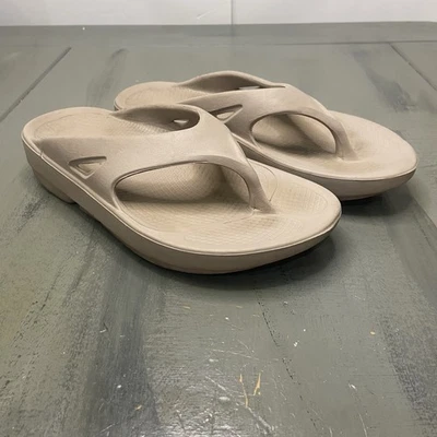 Sandalias OOFOS OOlala Mujer Talla 6 Recuperación Chanclas Tanga Beige Tostado EU 37 Foto 1 de 4