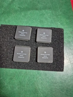 MC68HC000FN10 MOTOROLA MICROPROCESSOR 32 BIT 10MHz CMOS PLCC LOT OF 4 NOS - Image 1 of 4