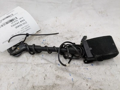 Пряжка ремня безопасности ковшеобразная передняя левая для Volkswagen Passat 2012-2015 годов выпуска (черная) - Изображение 1 из 4