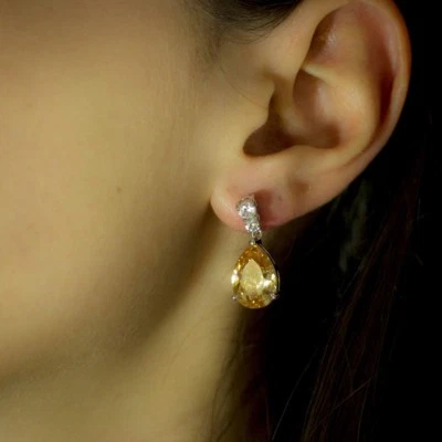 Pendientes de novia de boda con forma de pera crema de diamantes de imitación  Foto 1 de 4