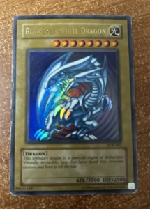 Blue-Eyes White Dragon YUGIOH SDK-001 Holofoil - Picture 1 of 2