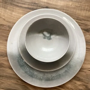 NWOT Crate & Barrel Ora Dinnerware Set of 18 Pieces - Picture 1 of 8