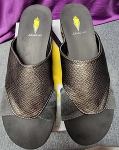 Volatile Warwick Damen-Sandale ─ zinnfarben ─ 10 M ─ NEU im Karton! So süß & bequem!  - Bild 1 von 6