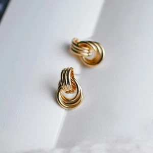 Gold Vintage Knoten Ohrringe, Zarte Minimalistische Ohrstecker 925er Silber - Picture 1 of 5