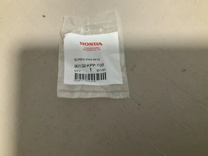 ¡Nuevo! Tornillo, bandeja (6X10) 90132-KPP-T00 fabricante de equipos originales Honda ver descripción para el montaje del modelo - Imagen 1 de 2