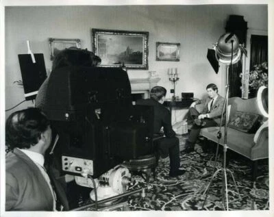 Foto estampada original 1969 entrevista príncipe Carlos David Frost doble peso Foto 1 de 2