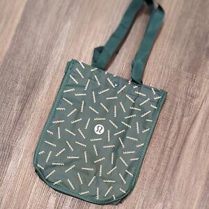 Lululemon Small Reusable Shopping Tote Lunch Bag Holiday 2023 💚 Green 💚 *NEW!*
