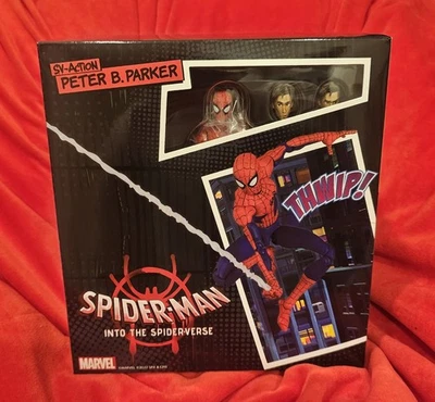 Sentinel Spider-Man: Into The Spider-Verse Peter B Parker Edición DX con Gárgola Foto 1 de 4